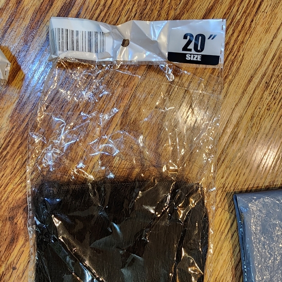 Brazilian Straight Human Hair Bundles with Closure - Picture 9 of 12